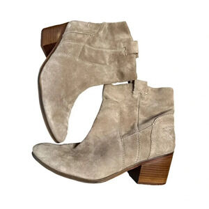 Vince Camuto N1561 Women's Tan Round Toe Suede Heel Bootie Size 12M